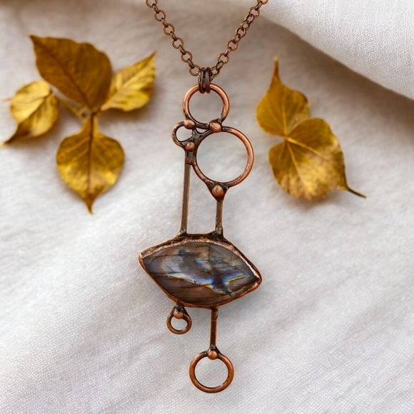 ๐๏ธBoho-Chic Natural Labradorite Copper Pendant Necklace | Vintage-Inspired ๐ - Picture 10 of 12